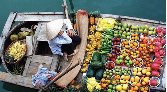 Long Xuyen floating market