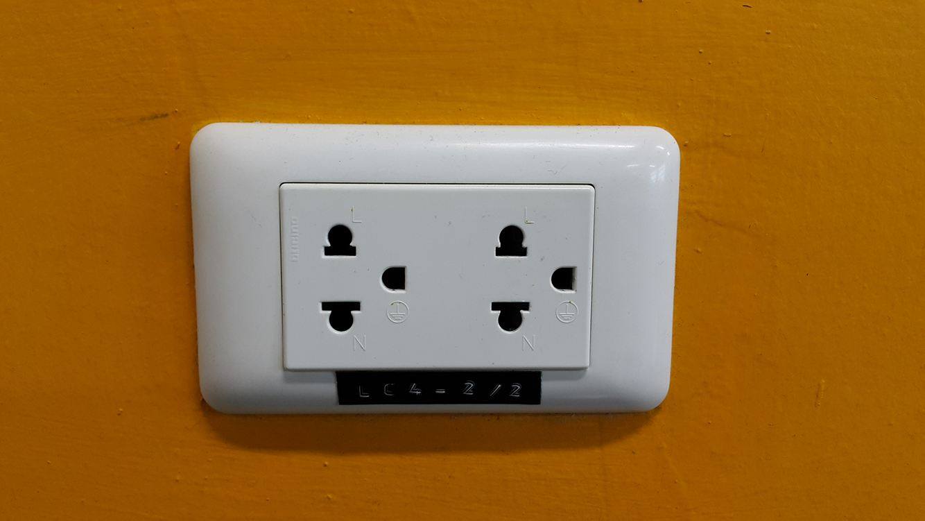 travel adaptor used in thailand