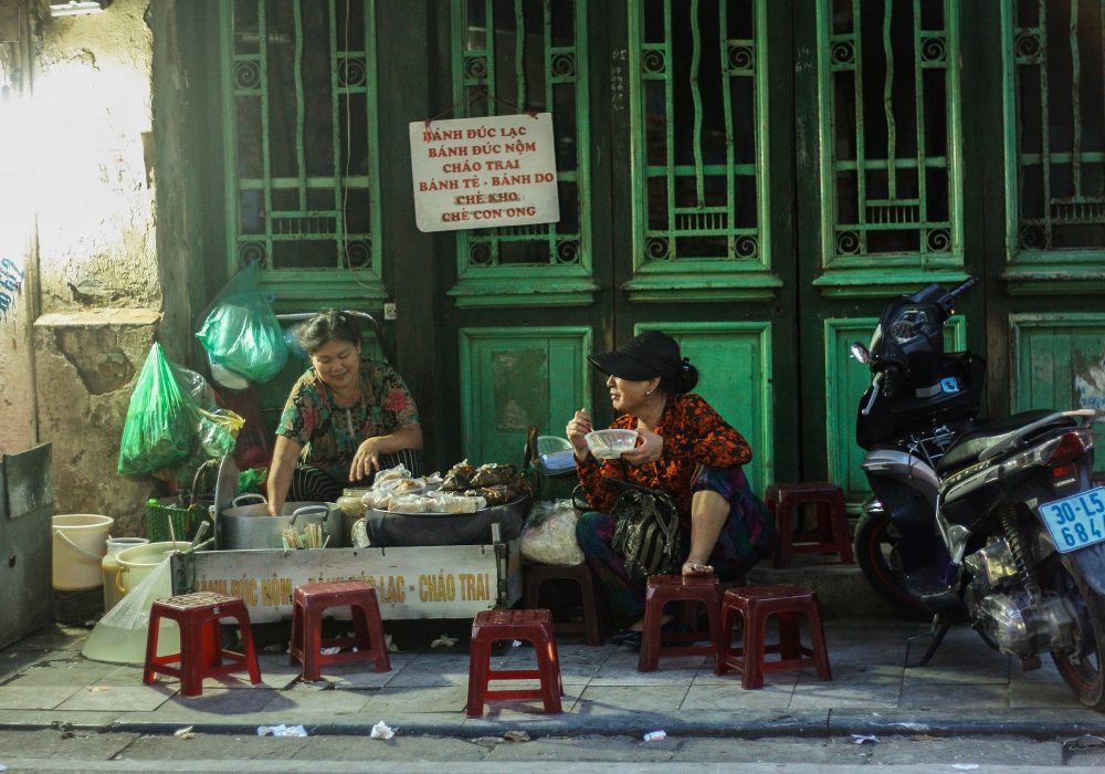 eating food on the pavement hanoi