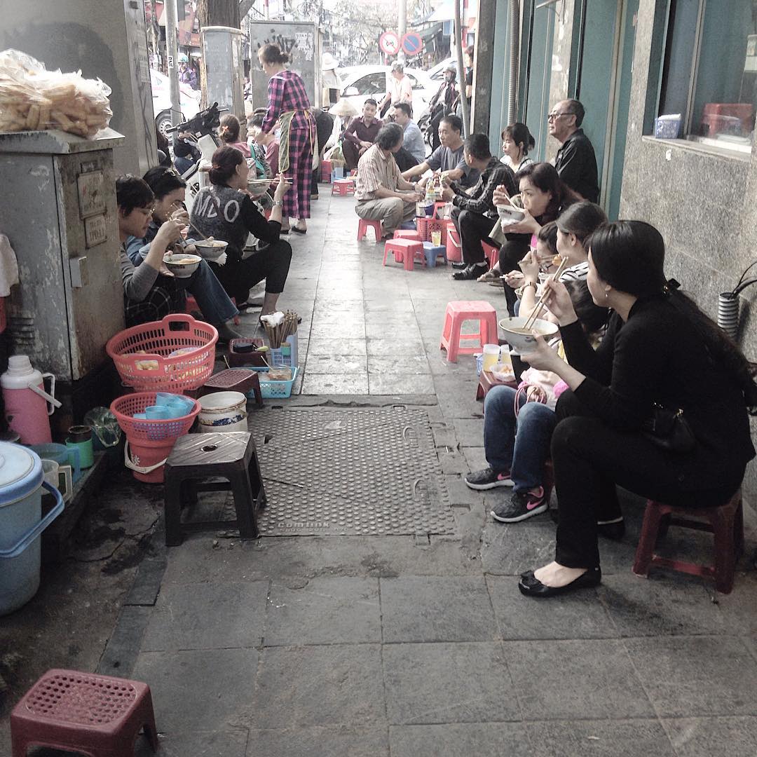 A complete guide of 10 restaurants that sell best Pho in Hanoi