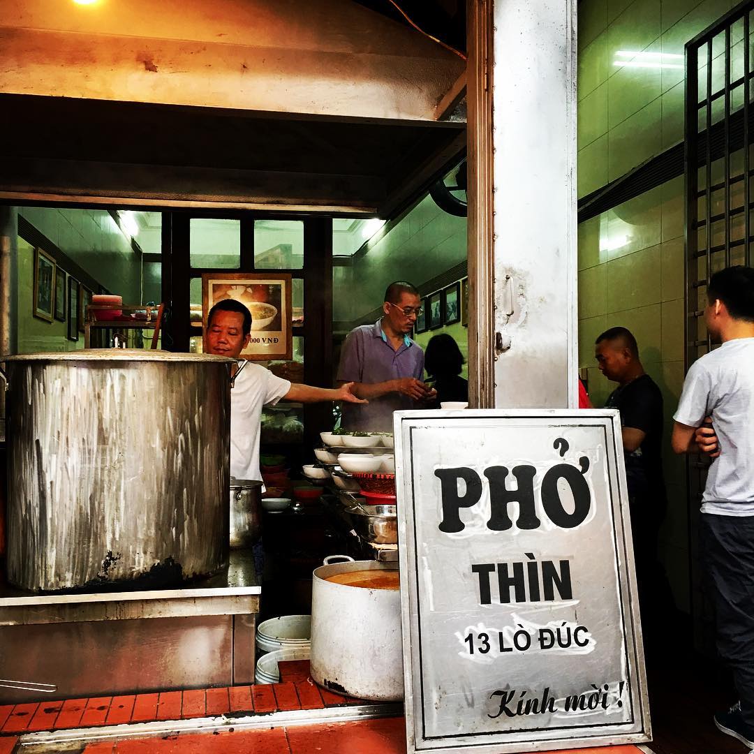 A complete guide of 10 restaurants that sell best Pho in Hanoi