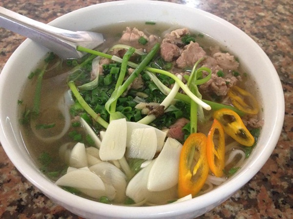 A complete guide of 10 restaurants that sell best Pho in Hanoi