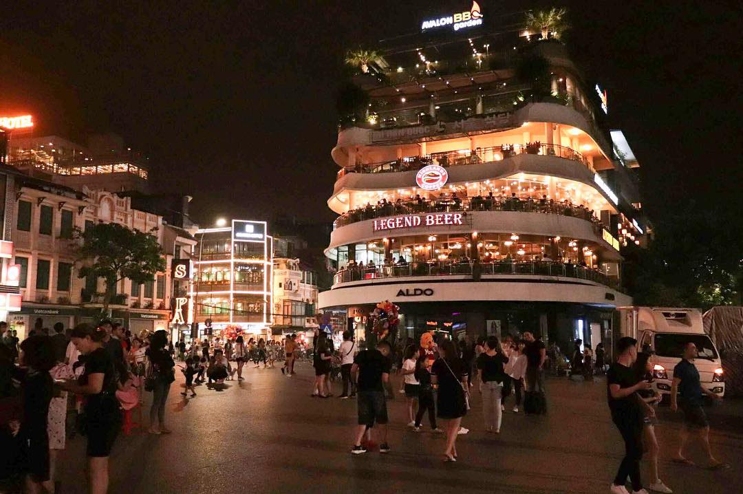 Hanoi night market 