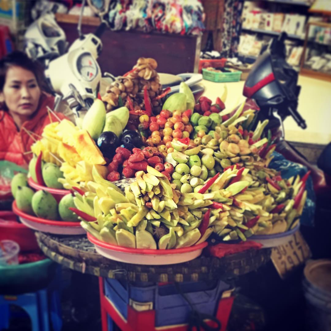 what to do in night market hanoi