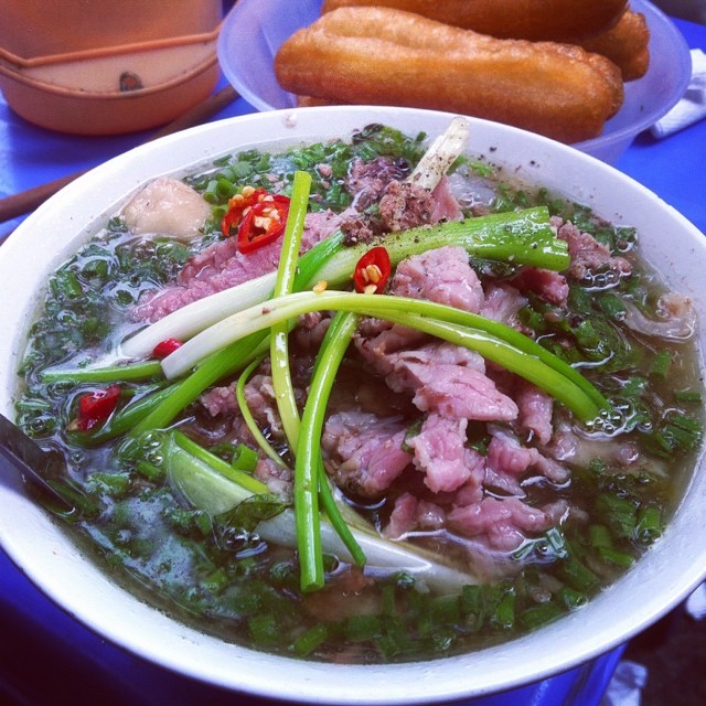 pho on hang chieu breakfast hanoi 