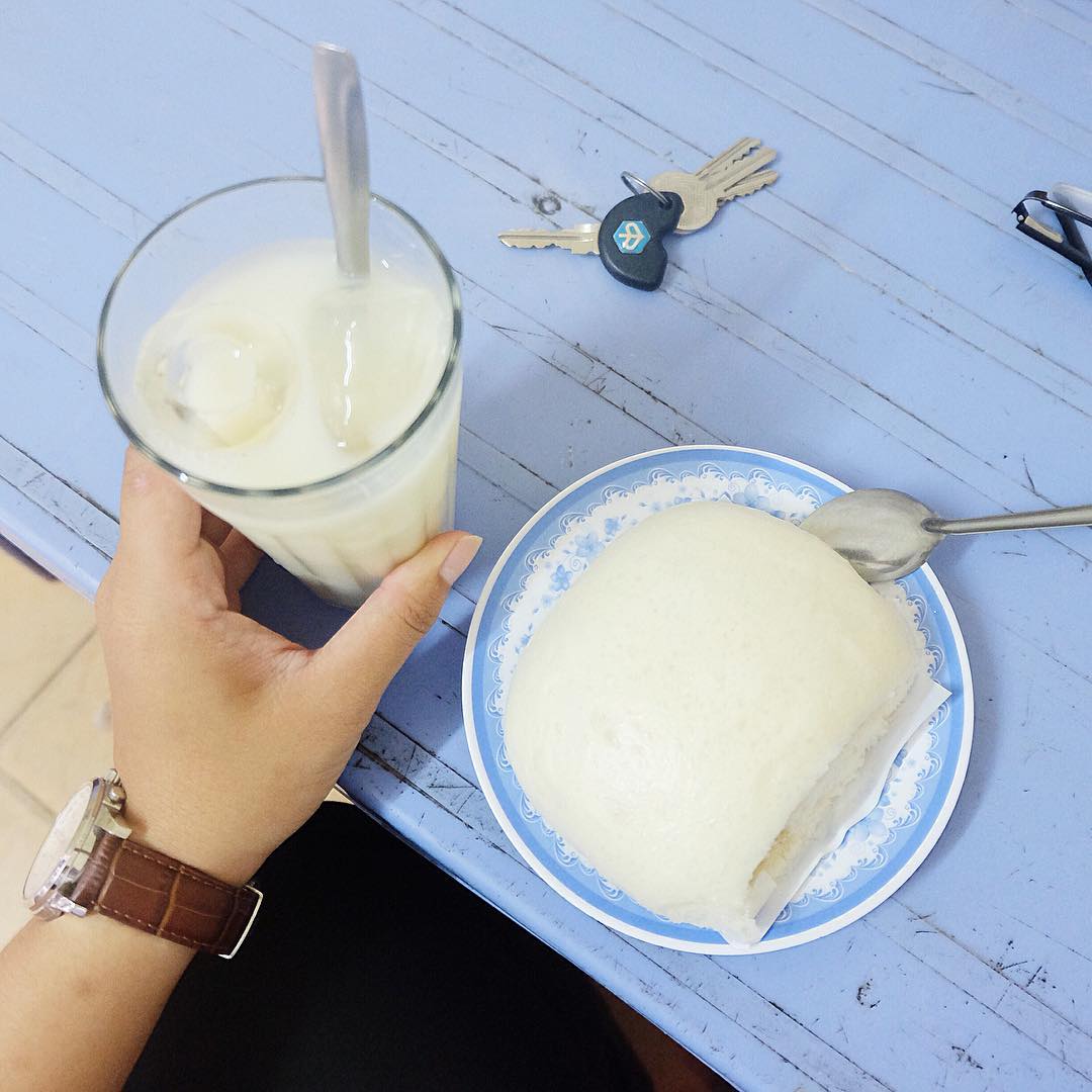 Soy Milk and Dumpling on Quan Thanh 