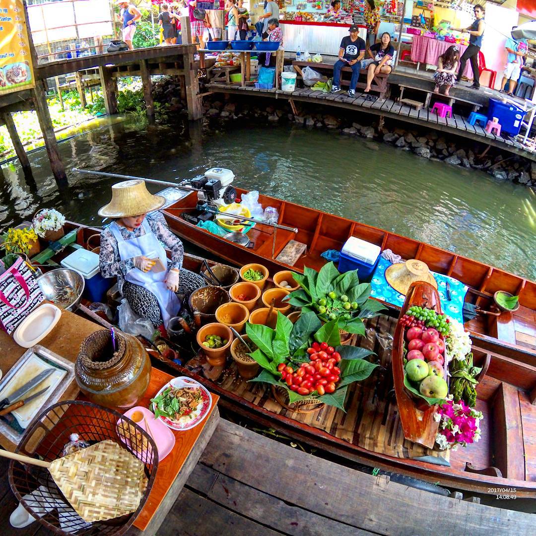 Taling Chan Floating market