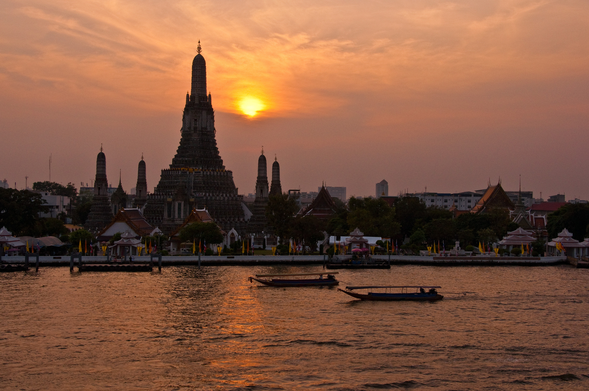 visit temples bangkok