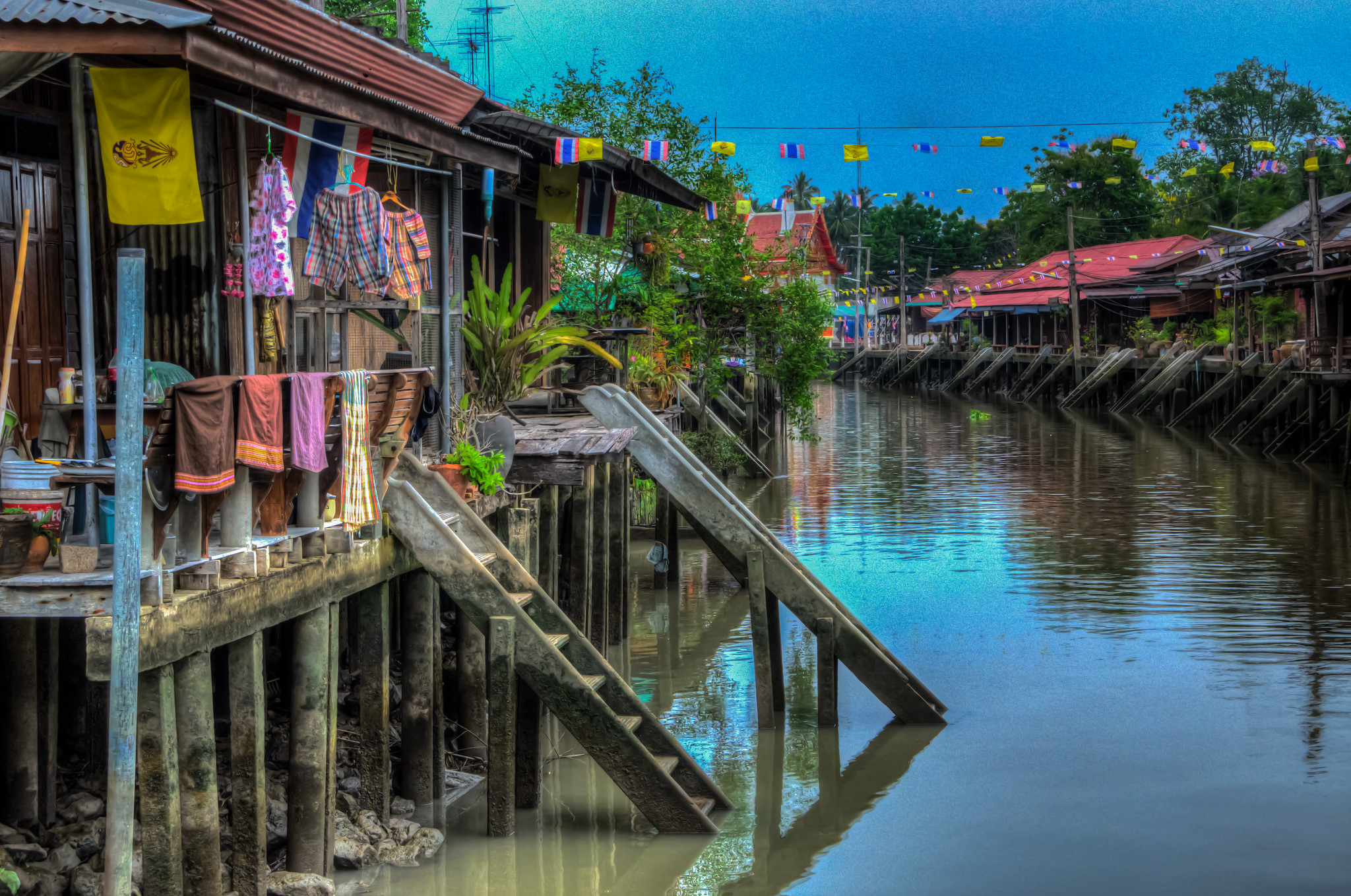 amphawa floating market