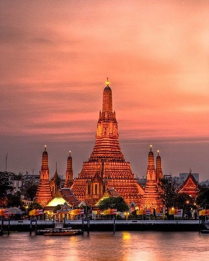 Wat Arun in sunset 