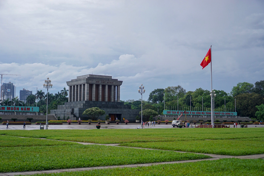 ho chi minh mausoleum tour