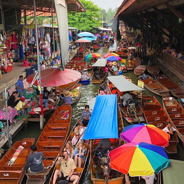 Damnoen saduak floating market 