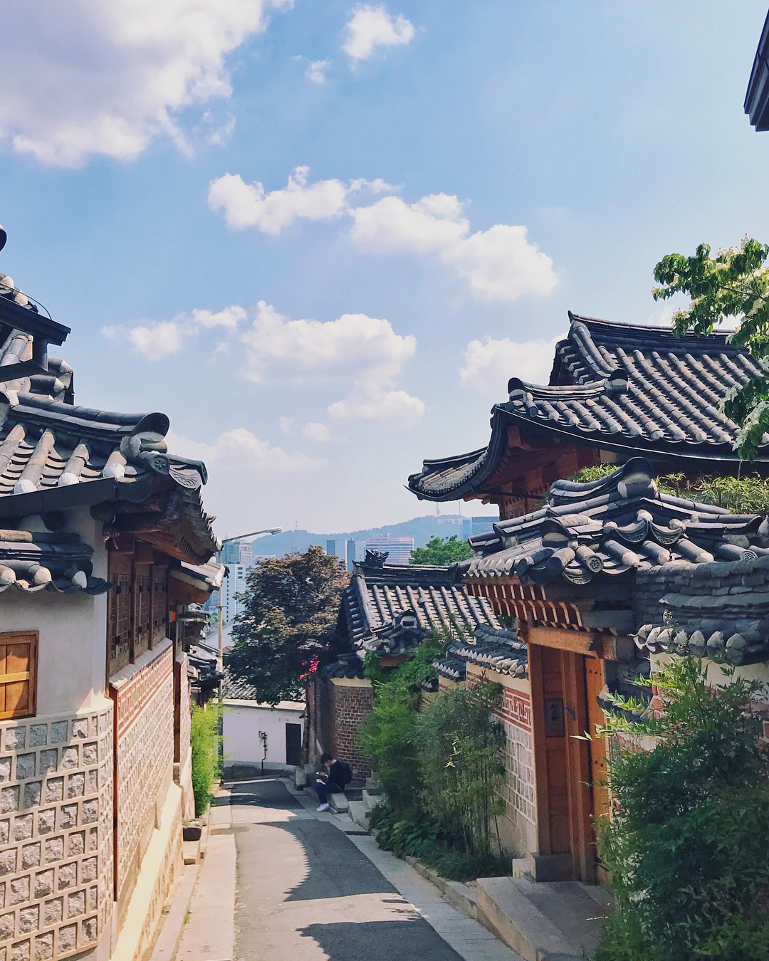 Hanok village. Букчон Ханок. Ханок дом в Корее. Деревня Букчон. Ханок в архитектуре.