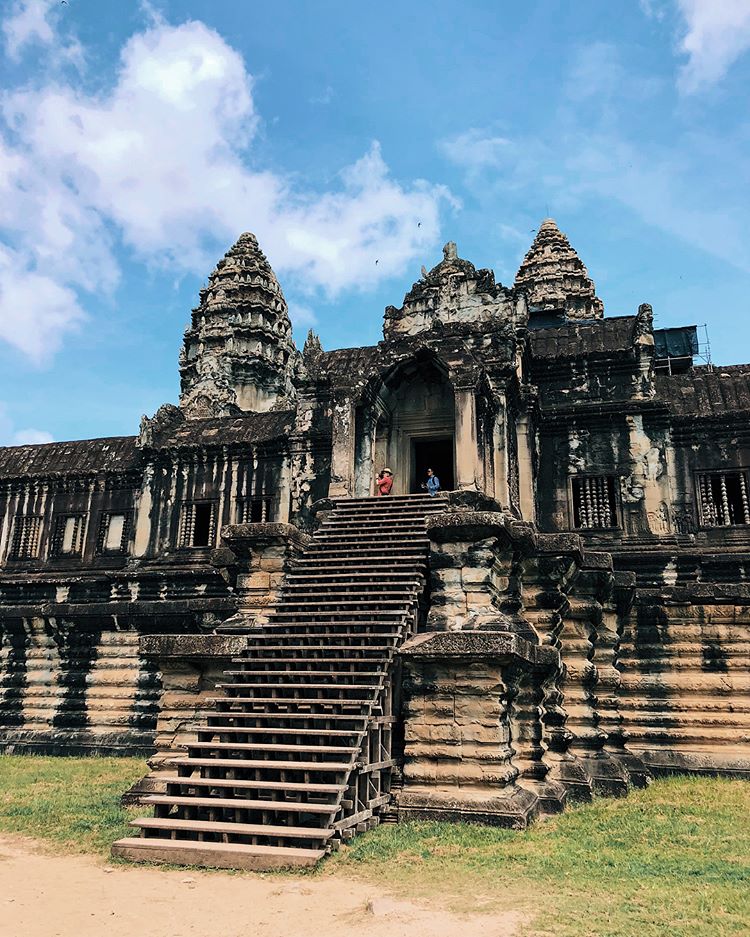 दुनिया का सबसे बड़ा धार्मिक स्मारक है जो भारत में नहीं है अंगकोर वाट मंदिर के बारे में रोचक तथ्य । Angkor Wat Temple Interesting Facts
