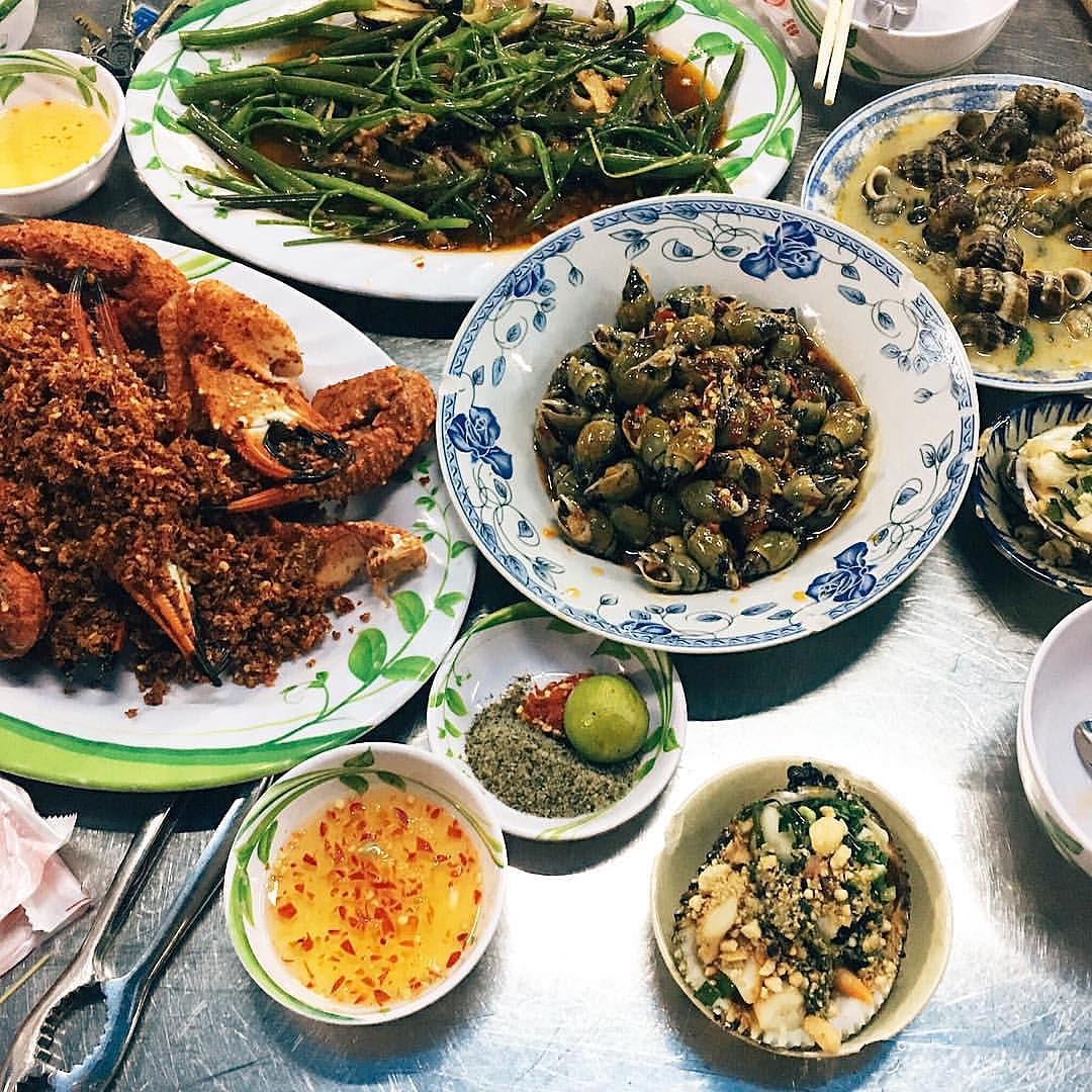 street food in saigon