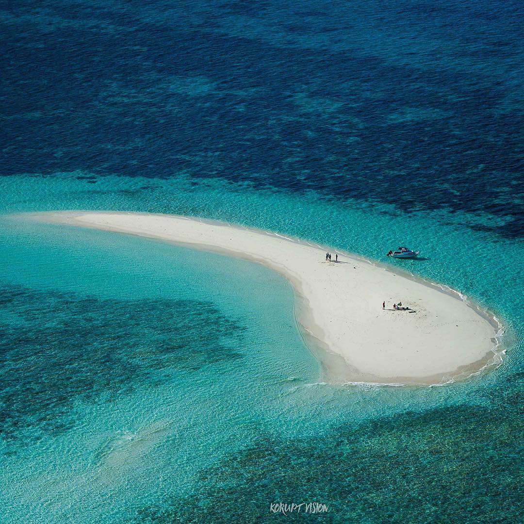 snorkeling in cairns 