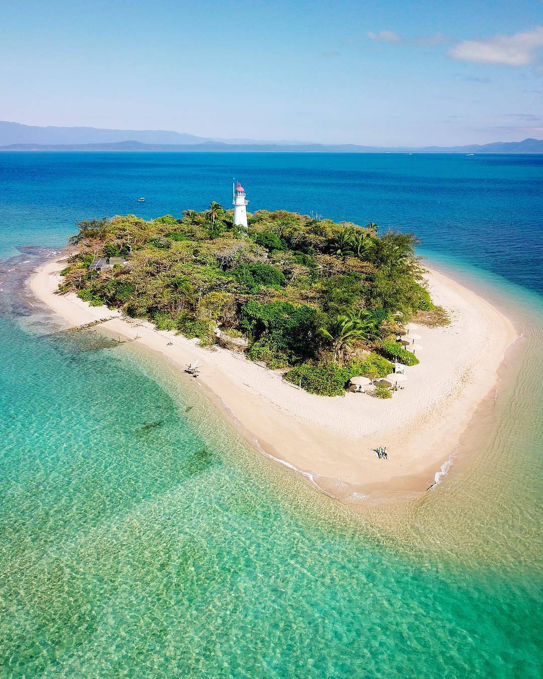 snorkeling in cairns 