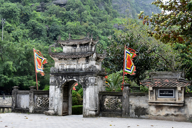 hoa lu tam coc