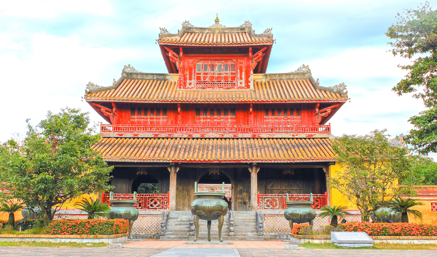 Gates in Forbidden Citadel are often in red