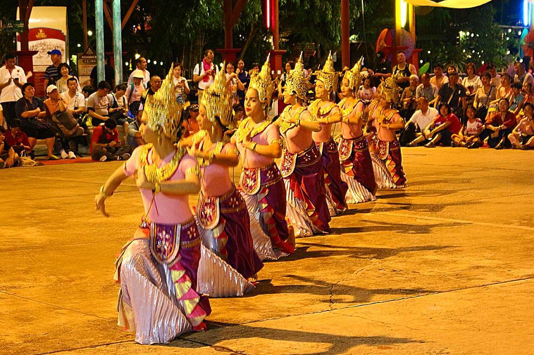 Performing Khon dance before Siam Niramit Bạngkok show