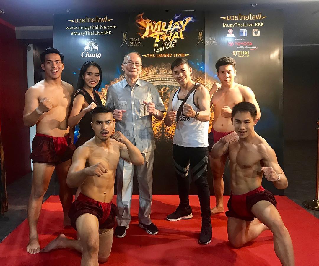 Muay Thai Live take pictures 