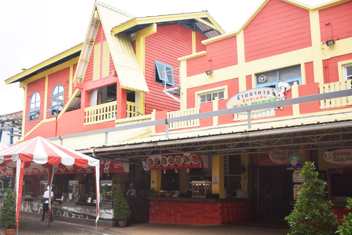 Food courts in Dream World Bangkok