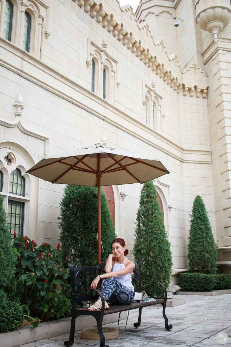 A lady posing on a bench the Universal Studios Singapore