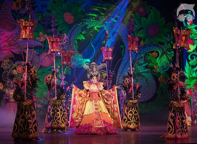 Alcazar show is n entertainment show which is suitable for all ages. 