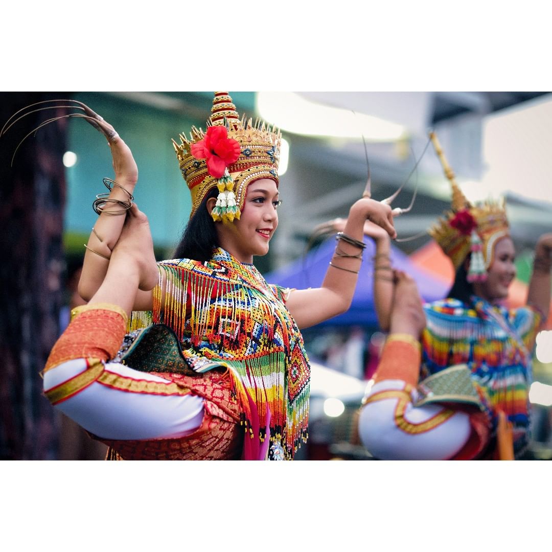 Observing Menora dance when travel to Thailand