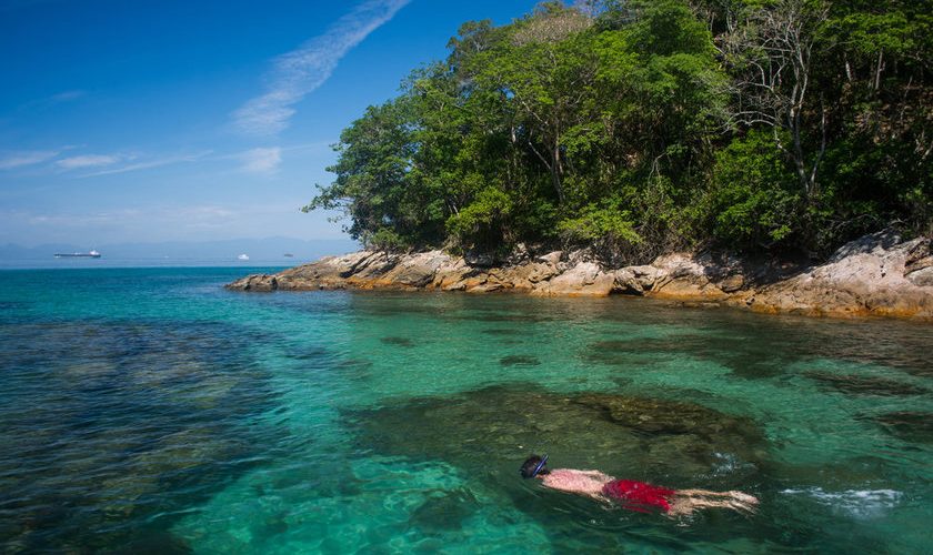 Praticando snorkel na Ilha Grande