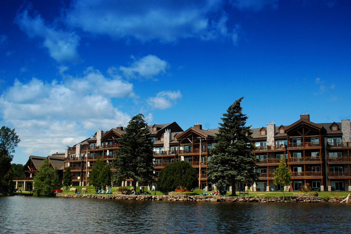 Le Grand Lodge Mont-Tremblant hotel exterior