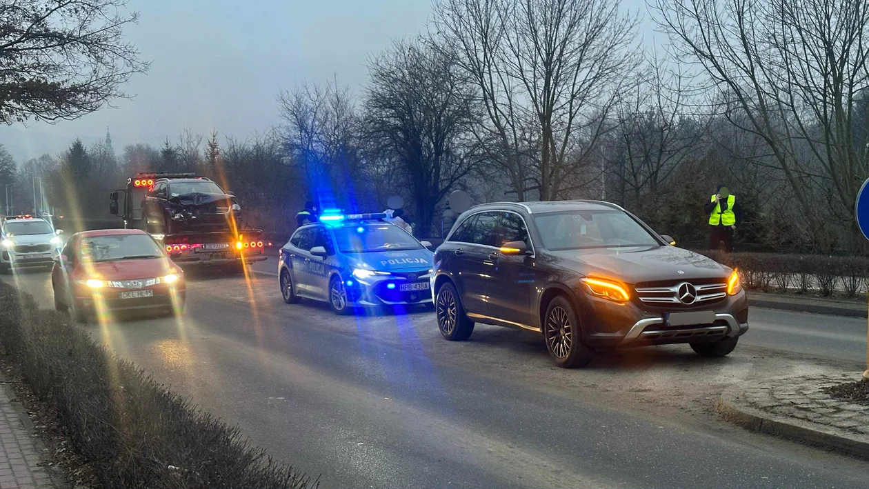 Kłodzko - Kolizja na rondzie przy ul. Dusznickiej