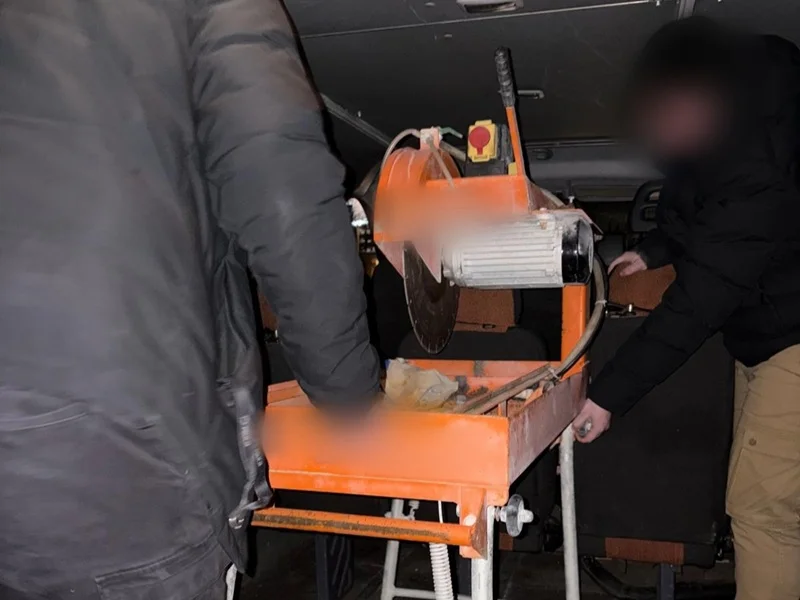 Błyskawiczna reakcja i skuteczność policjantów z Kamieńca Ząbkowickiego. Skradziona maszyna wróciła do właściciela