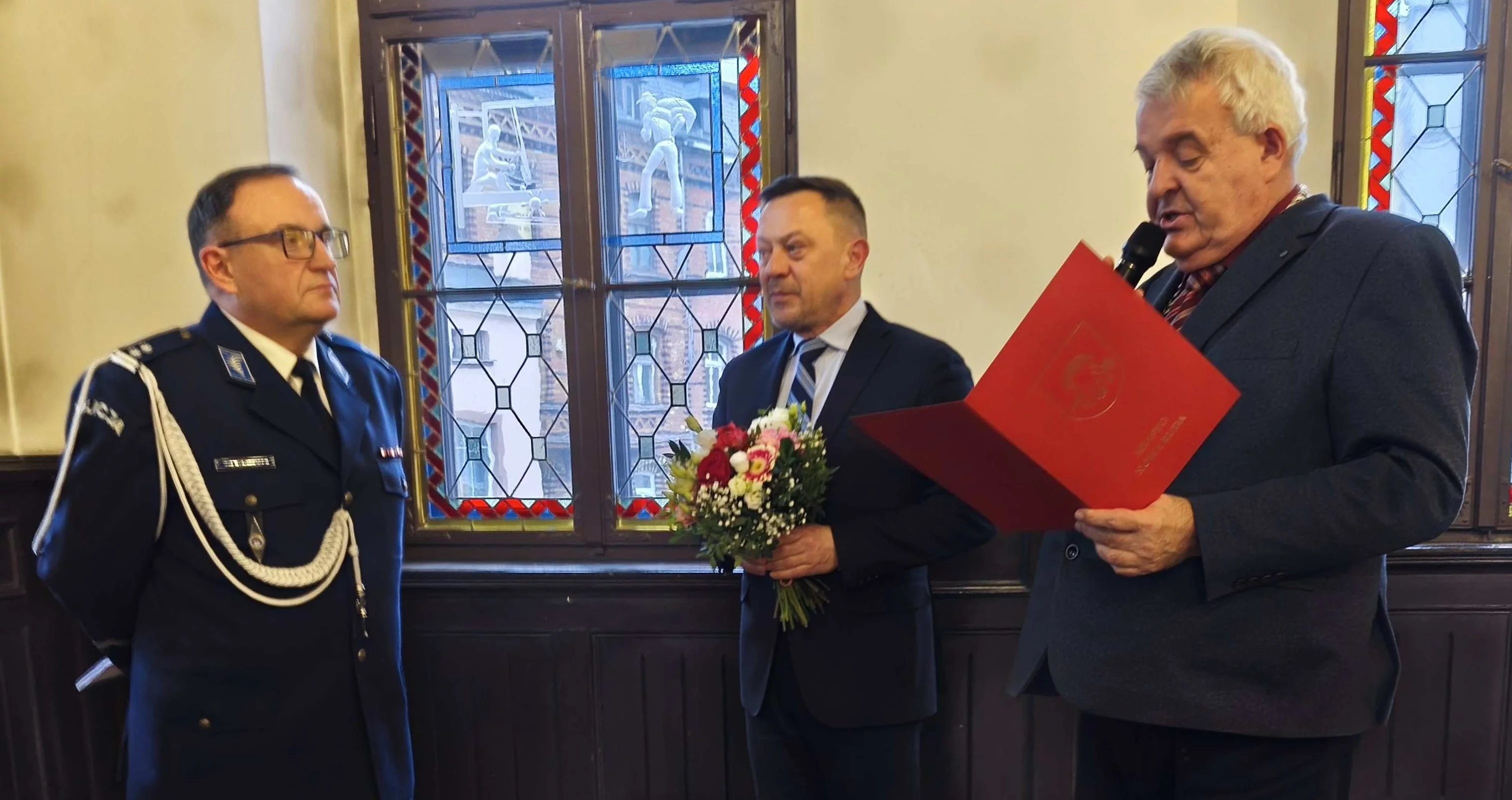 Nowa Ruda. Komendant Komisariatu Policji mł. insp. Arkadiusz Michalski odchodzi na zasłużoną emeryturę [galeria]