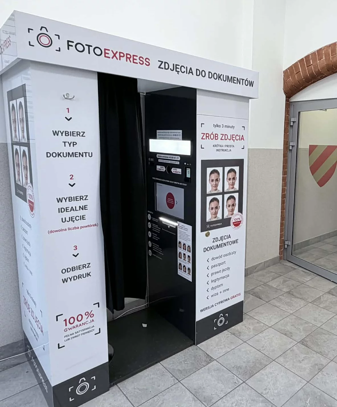 Fotobudka w Starostwie Powiatowym w Kłodzku [zdjęcia]