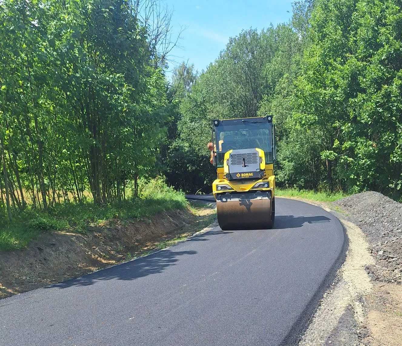 Trwają intensywne prace drogowe w Powiecie Kłodzkim [galeria]