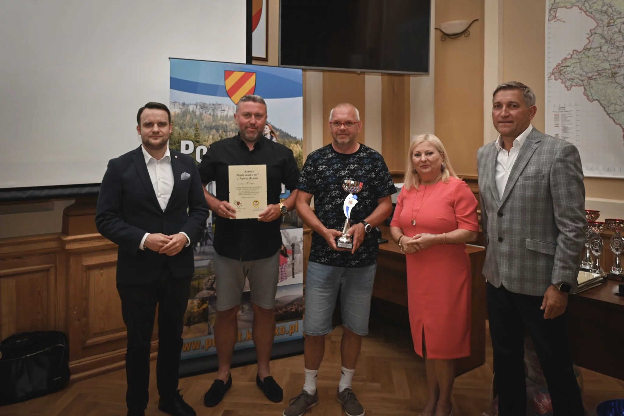 Powiat Kłodzki. Nagrody dla najlepszych szkół i nauczycieli wychowania fizycznego w powiecie rozdane