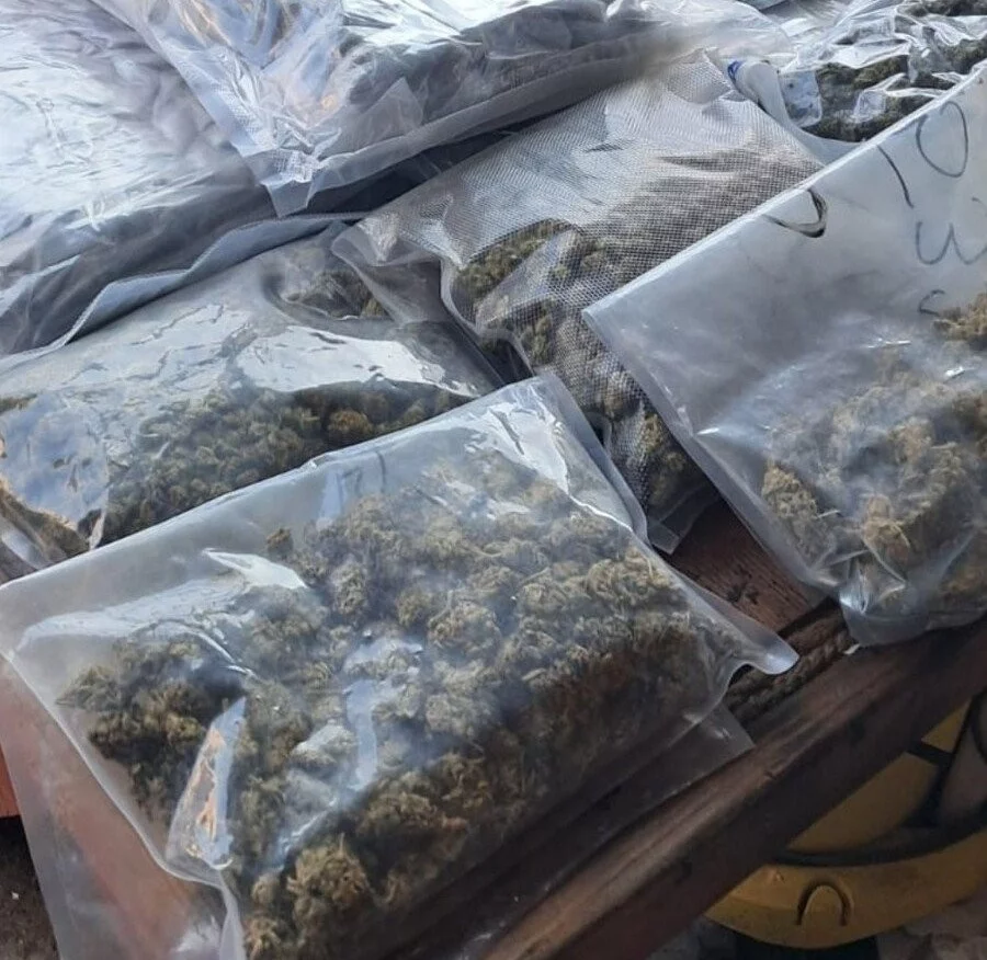 Zatrzymanie 36-letniego mężczyzny za posiadanie kilku kilogramów narkotyków [zdjęcia]