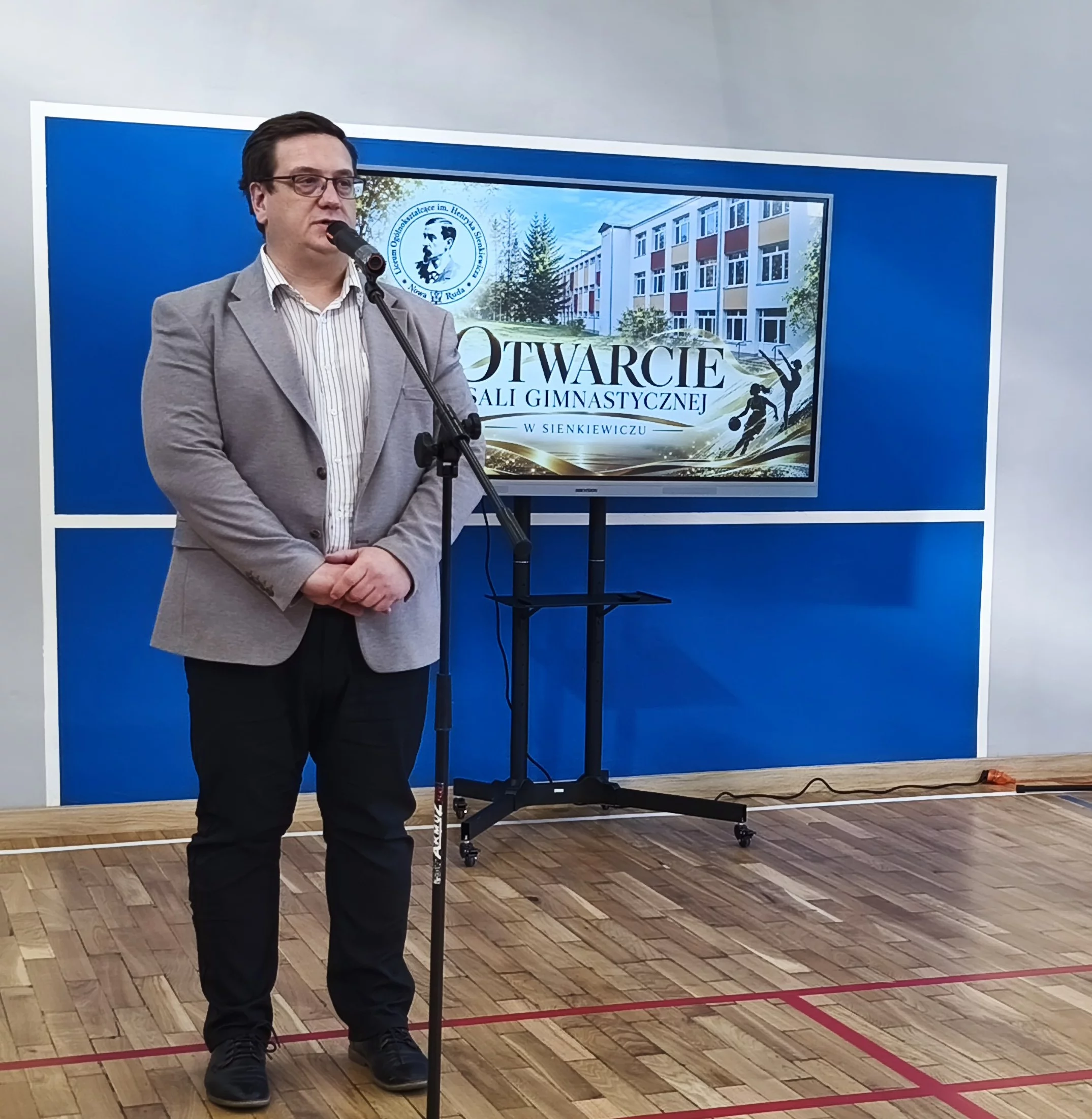 Nowa Ruda. Uroczyste otwarcie wyremontowanej sali gimnastycznej w Liceum im. Henryka Sienkiewicza [galeria]