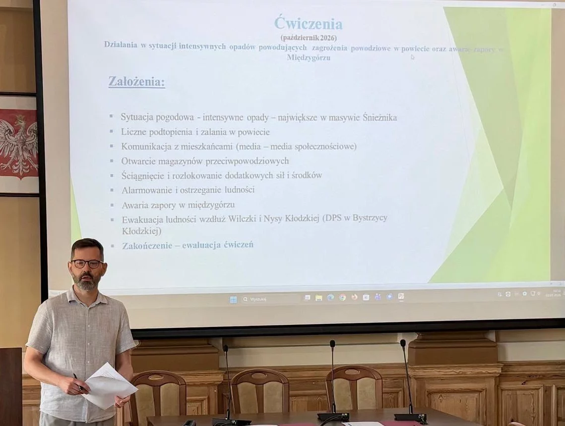 Spotkanie Powiatowego Zespołu Zarządzania Kryzysowego w Kłodzku [zdjęcia]