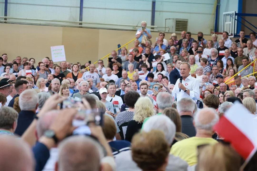 Groźby śmierci wobec Donalda Tuska. Śledczy zabezpieczyli magazynek i naboje