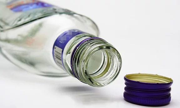 Kłodzko. Pijani opiekunowie zajmowali się dzieckiem. Konieczna była interwencja Policji