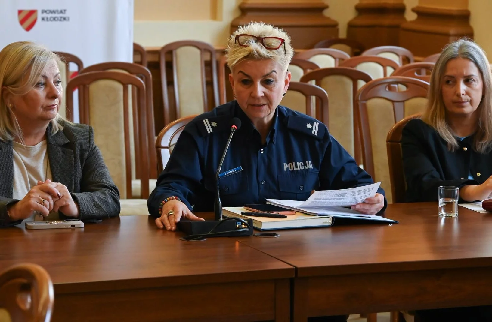 Spotkanie w sprawie bezpieczeństwa w szkołach Powiatu Kłodzkiego [zdjęcia]