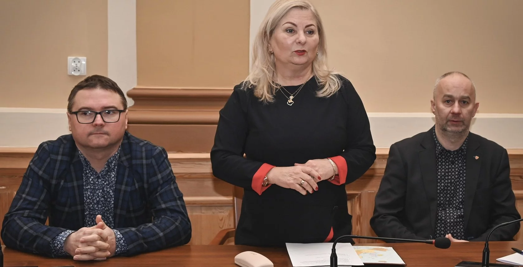 Spotkanie Zarządu Powiatu Kłodzkiego z dyrektorami wydziałów [zdjęcia]