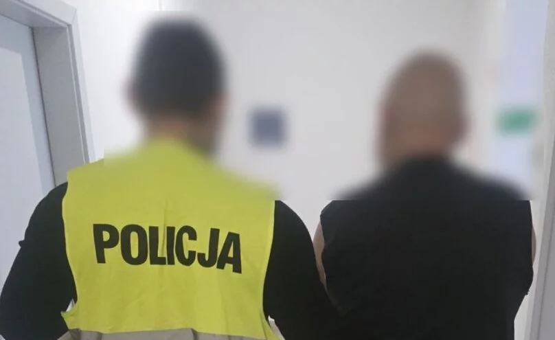 Pijany 48-latek zepchnął rowerzystkę pod nadjeżdżający pojazd. Natychmiastowa reakcja świadków zapobiegła tragedii