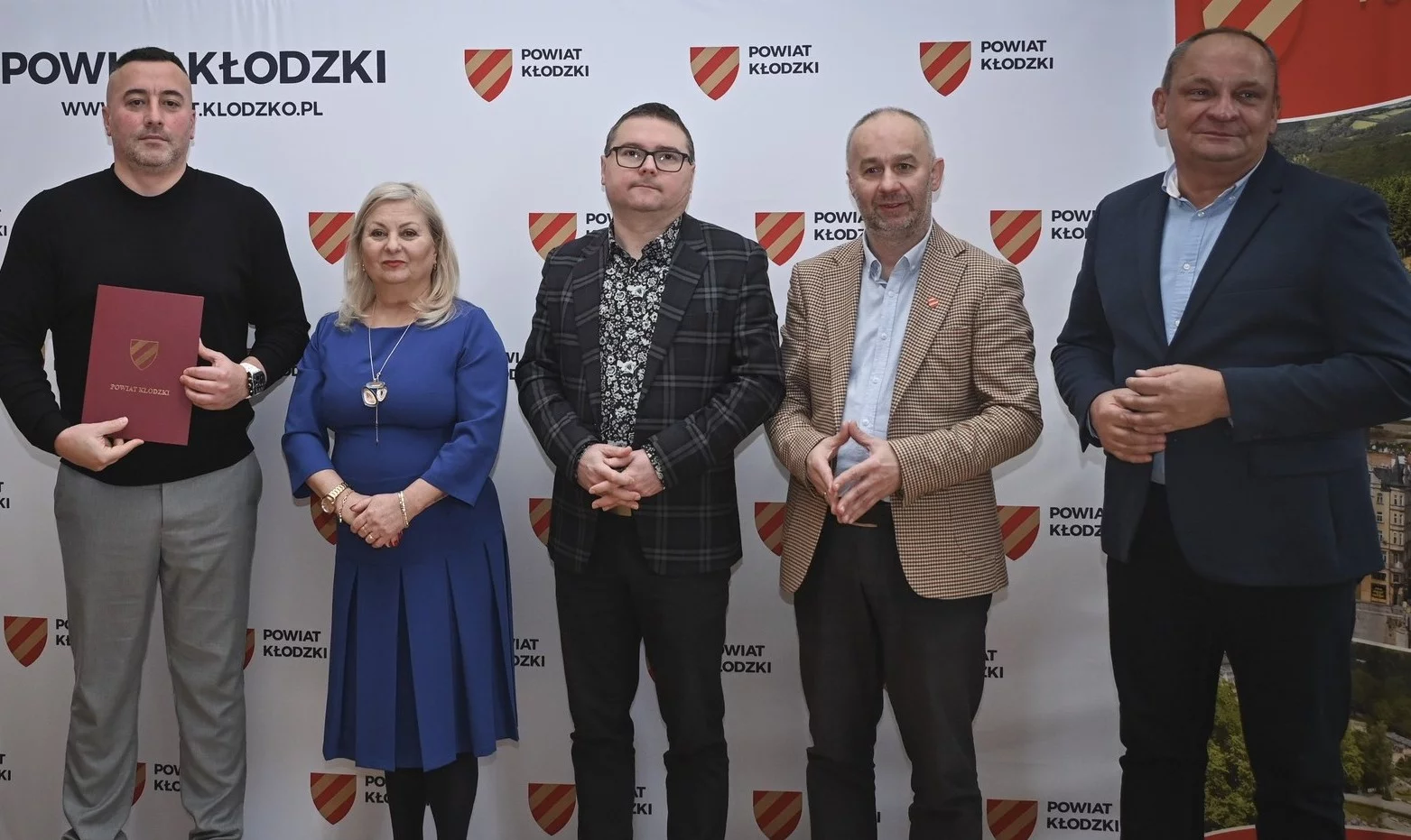 Powiat kłodzki. Rozdano promesy na rozwój sportu i kultury fizycznej [galeria]