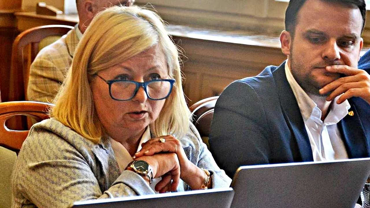 Rada Powiatu Kłodzkiego nie odwołała starosty. Tajne głosowanie bez wymaganej większości