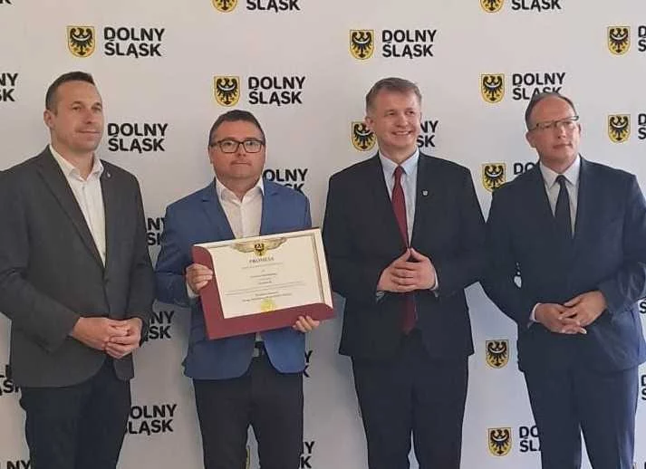 Powiat Kłodzki. Ponad 800 tys. zł wsparcia na remont drogi Suszyna - Raszków [zdjęcia]