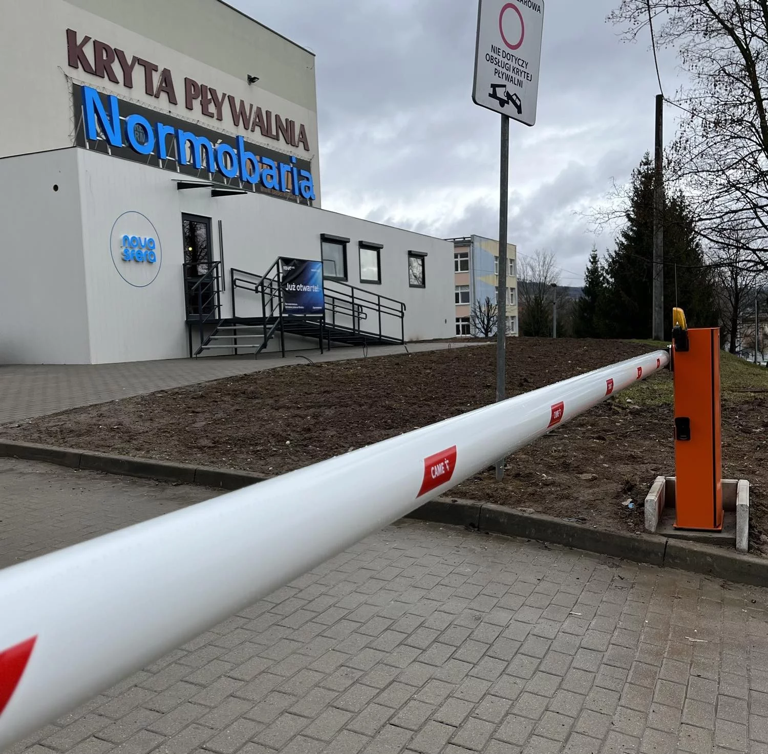 Kłodzko. Zmiany w organizacji parkowania na terenie Krytej Pływalni