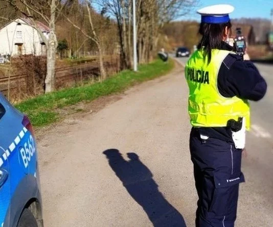 Powiat kłodzki. Zdecydowanie za szybko. 156 km/h i koniec jazdy dla 33 - latka